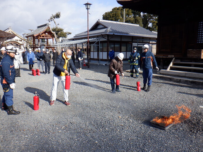 写真：消火器取り扱い訓練の様子