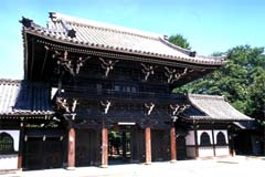 写真：報光寺の山門