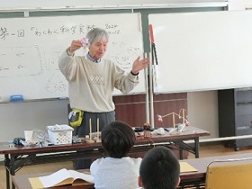 「わくわく科学実験」の様子