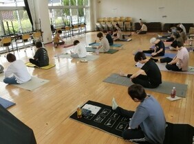 自分と向き合うヨガ 講座の様子