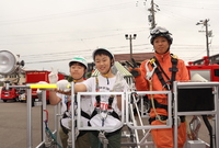 写真:はしご搭乗体験の様子1