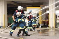 写真:放水体験の様子2