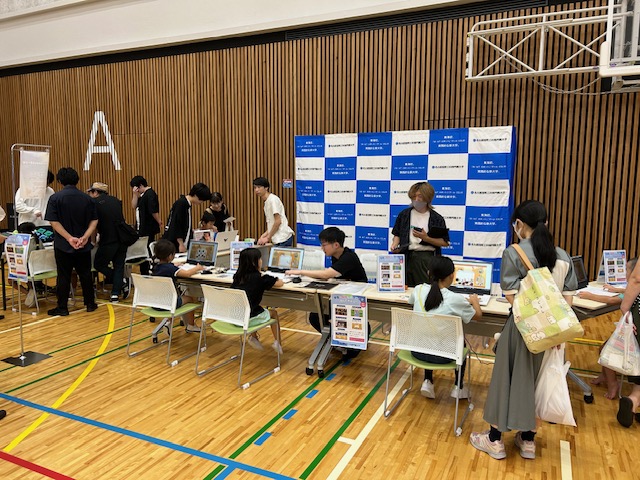 写真：学生ブース