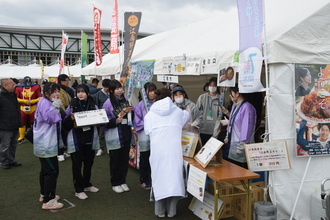 ふるさと市の江南市ブースの様子の写真