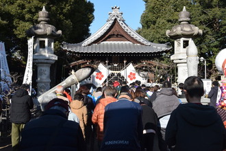 北野天神社の境内で学問成就などが祈願される様子の写真