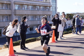 すいとぴあ江南付近を選手が走る様子の写真