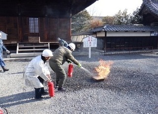 消火器