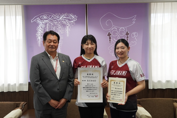 太田有希さん、新谷明子さんと澤田市長の写真