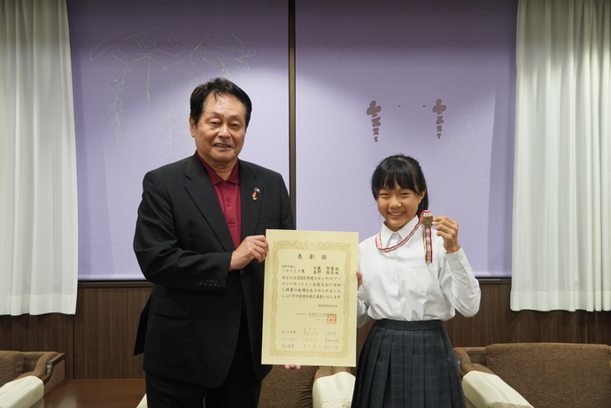 大薮梨愛さんと澤田市長の写真