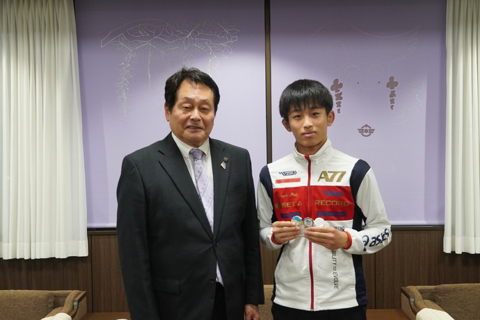 安藤理玖さんと澤田市長の写真