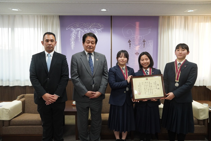 石川さん、徳永さん、小村さんと澤田市長の写真