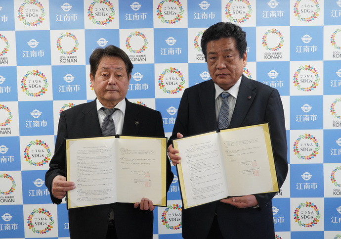 日本赤十字社愛知県支部　事務局長　中角さんと澤田市長の写真