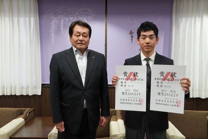 澤田市長と長江琉也さんの写真