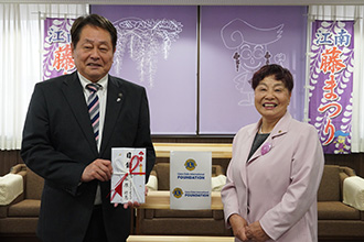 澤田市長と原会長の写真