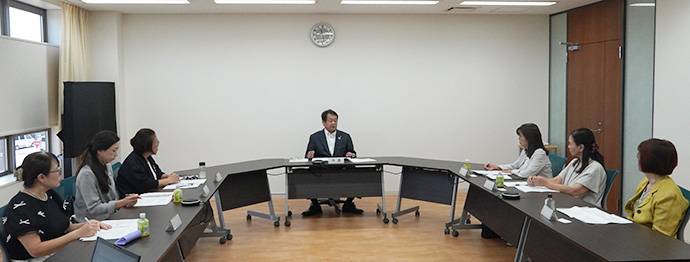 江南商工会議所女性会と市長の意見交換の様子の写真
